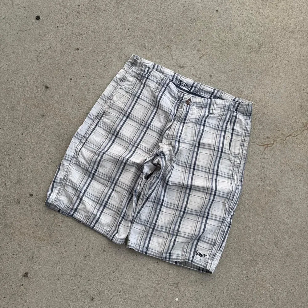 Early 2000’s Y2K Vura Striped Shorts Size 32